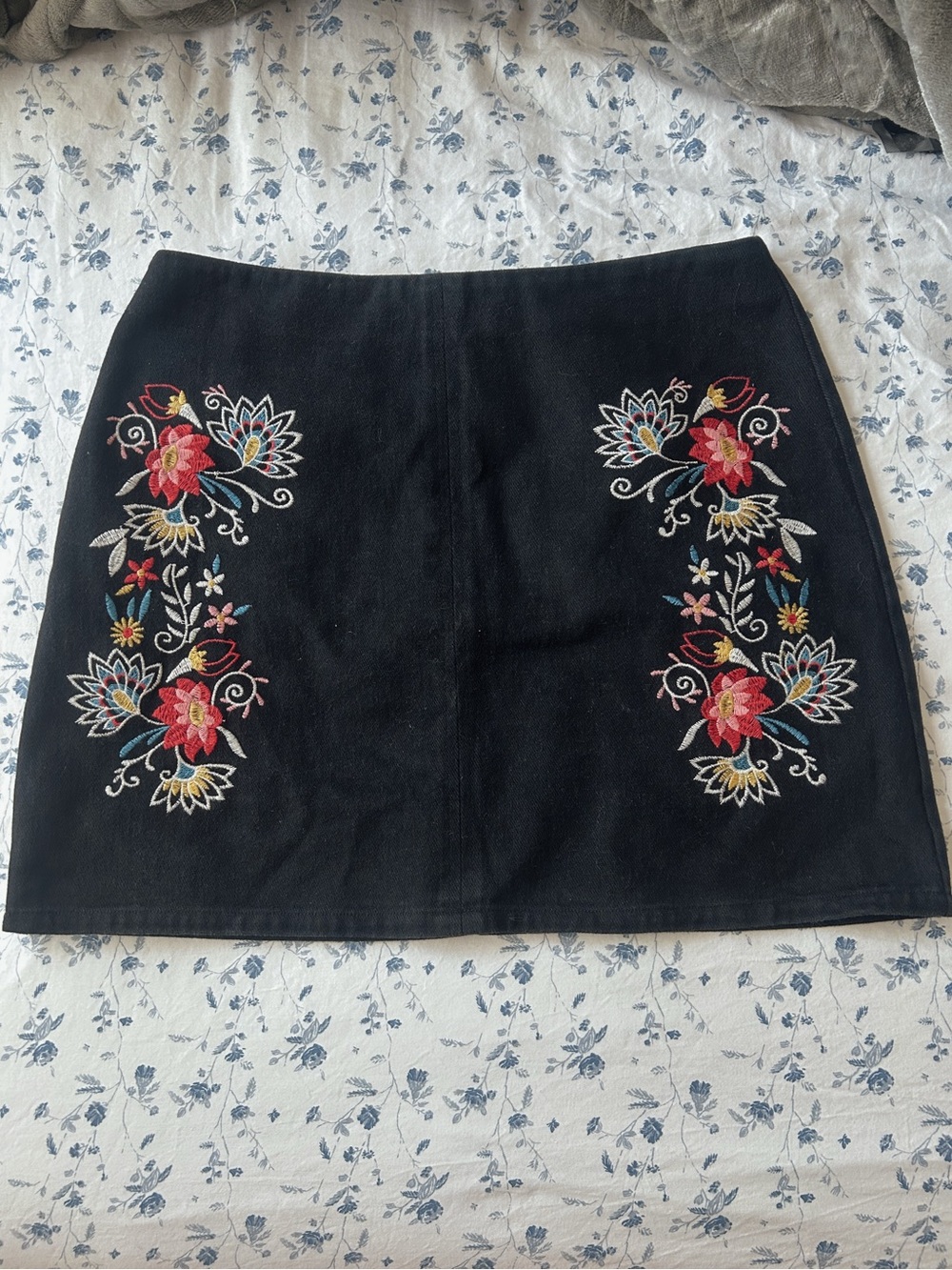 Mi ami // Black Denim Skirt with Multicolor Floral Embroidery